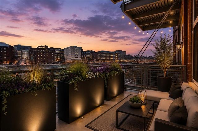 210 W 5th Street 211, Kansas City, MO 64105