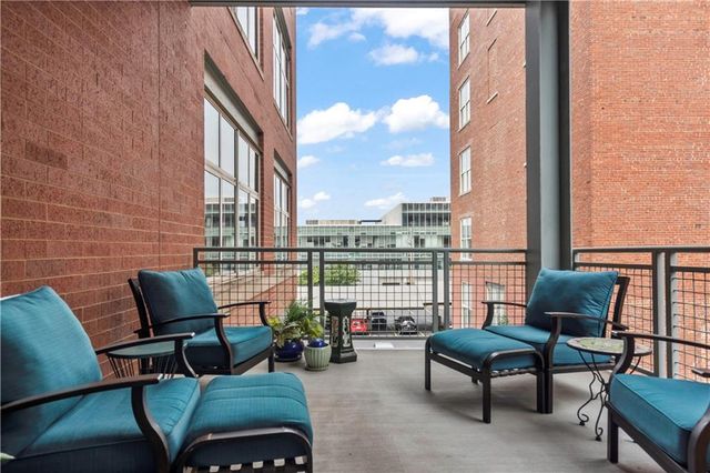 210 W 5th Street 211, Kansas City, MO 64105