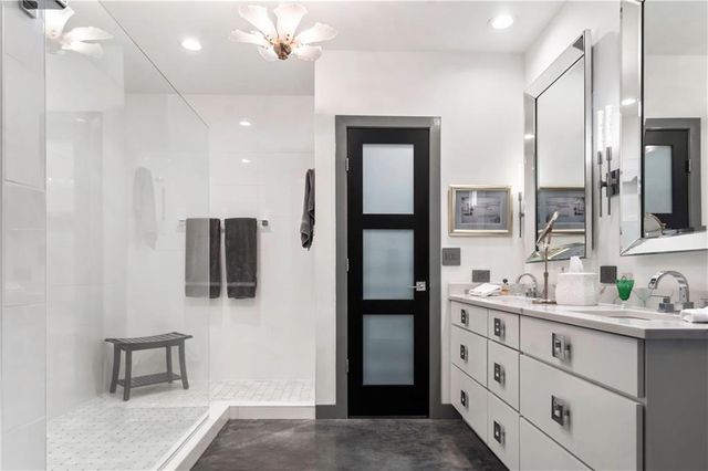 210 W 5th Street 211, Kansas City, MO 64105