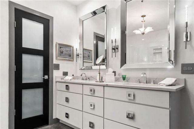 210 W 5th Street 211, Kansas City, MO 64105