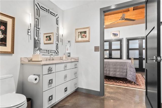 210 W 5th Street 211, Kansas City, MO 64105