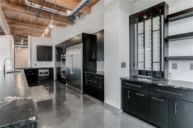 210 W 5th Street 211, Kansas City, MO 64105