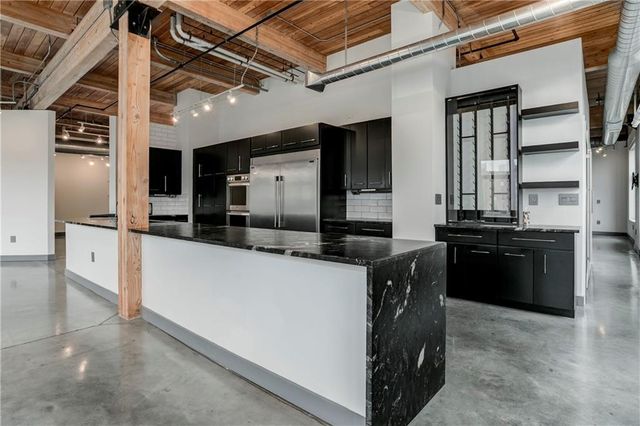 210 W 5th Street 211, Kansas City, MO 64105
