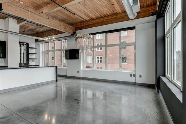 210 W 5th Street 211, Kansas City, MO 64105