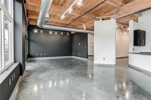 210 W 5th Street 211, Kansas City, MO 64105
