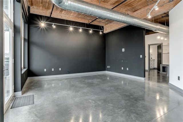210 W 5th Street 211, Kansas City, MO 64105