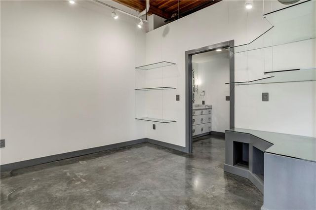 210 W 5th Street 211, Kansas City, MO 64105