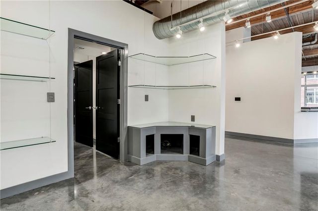 210 W 5th Street 211, Kansas City, MO 64105