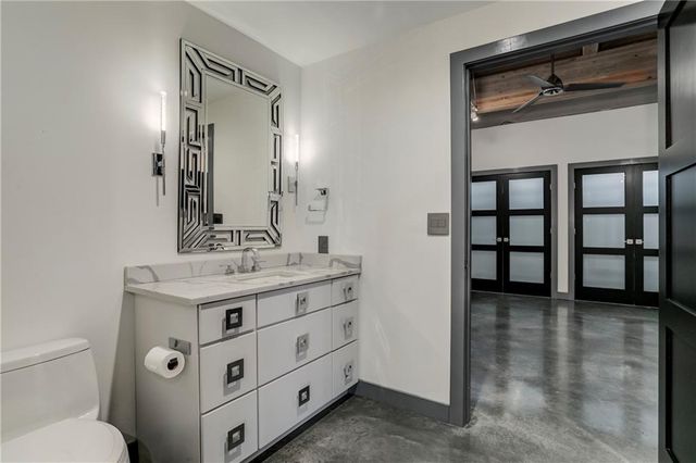 210 W 5th Street 211, Kansas City, MO 64105