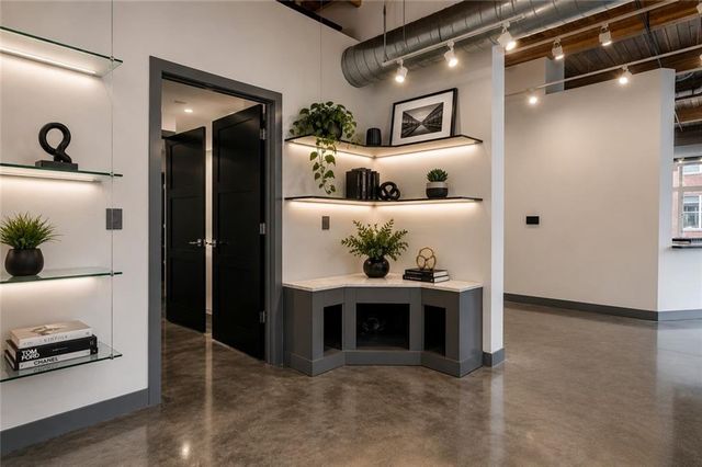 210 W 5th Street 211, Kansas City, MO 64105