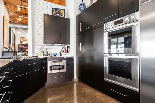210 W 5th Street 211, Kansas City, MO 64105