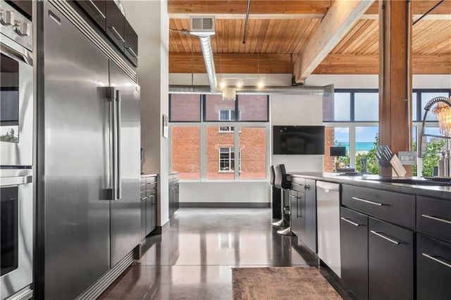 210 W 5th Street 211, Kansas City, MO 64105