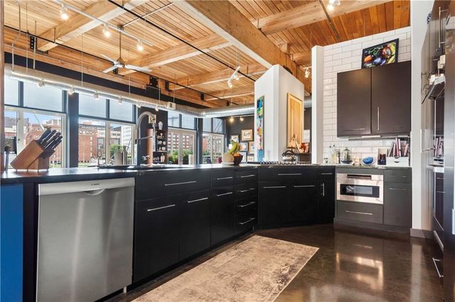 210 W 5th Street 211, Kansas City, MO 64105