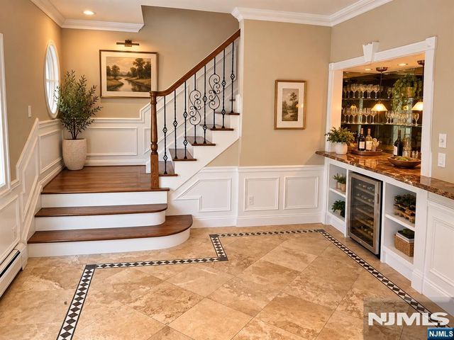546 Art Lane, Ridgefield, NJ 07657