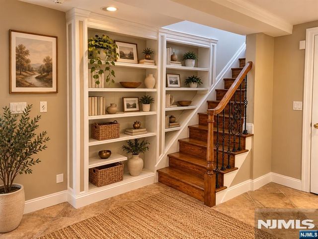546 Art Lane, Ridgefield, NJ 07657