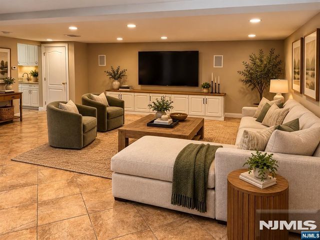 546 Art Lane, Ridgefield, NJ 07657