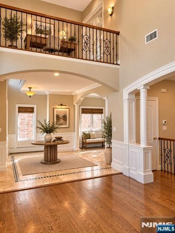 546 Art Lane, Ridgefield, NJ 07657