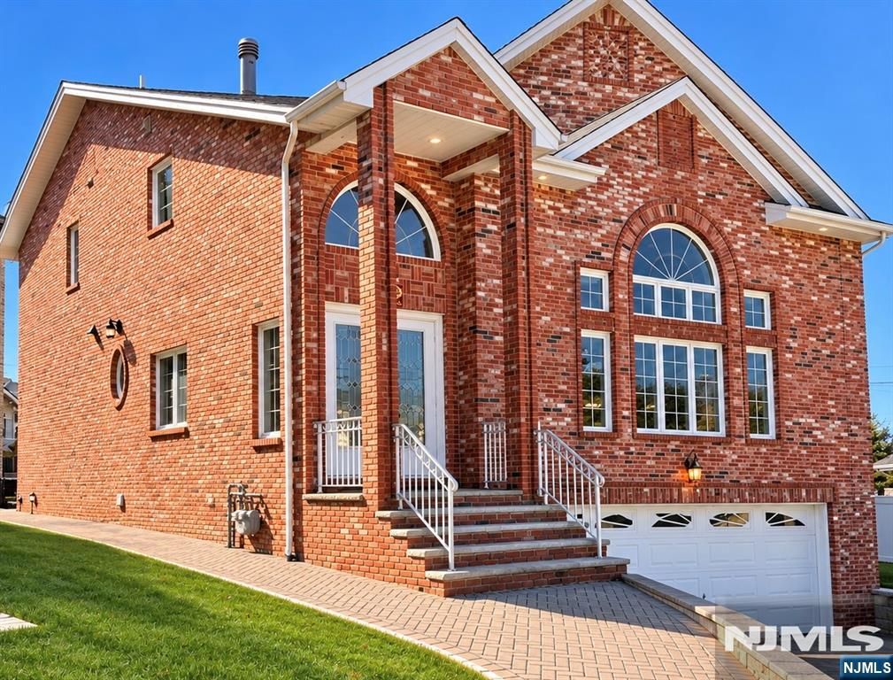 546 Art Lane, Ridgefield, NJ 07657