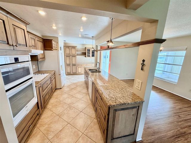 7302 9TH AVENUE W 7302, Bradenton, FL 34209