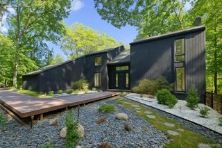 7371 Lindenmere Drive, Bloomfield Hills, MI 48301