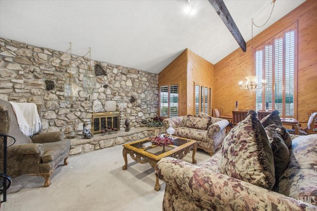 6048 River Grove Street, Bakersfield, CA 93308