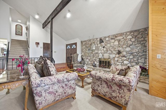 6048 River Grove Street, Bakersfield, CA 93308