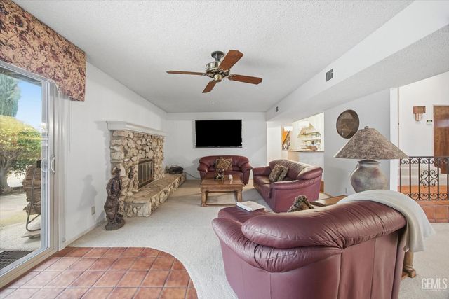 6048 River Grove Street, Bakersfield, CA 93308