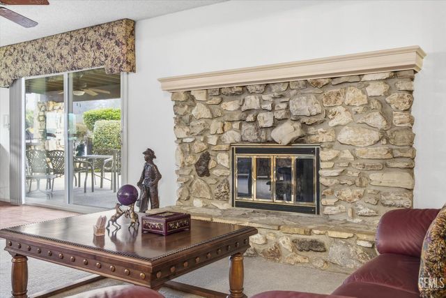 6048 River Grove Street, Bakersfield, CA 93308