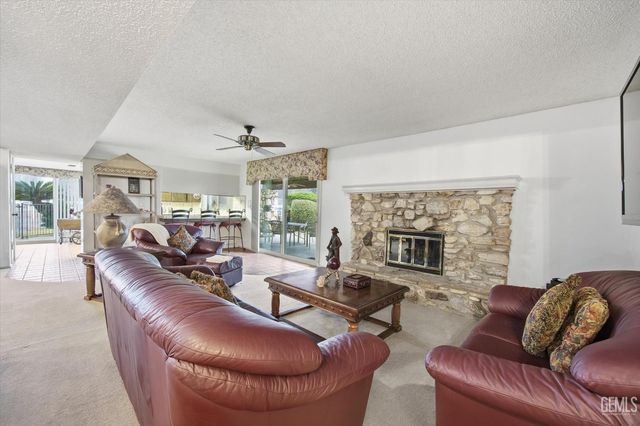 6048 River Grove Street, Bakersfield, CA 93308