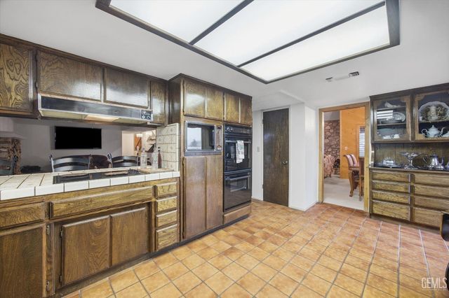 6048 River Grove Street, Bakersfield, CA 93308