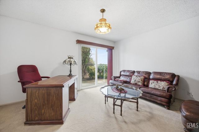 6048 River Grove Street, Bakersfield, CA 93308