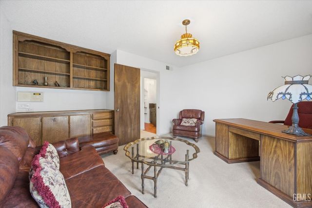 6048 River Grove Street, Bakersfield, CA 93308