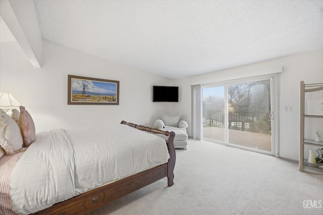 6048 River Grove Street, Bakersfield, CA 93308