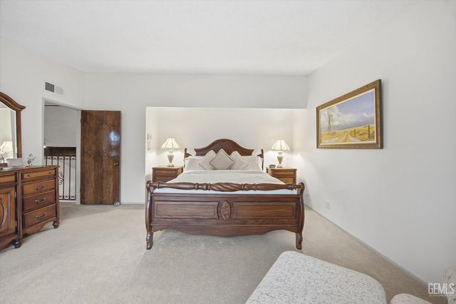 6048 River Grove Street, Bakersfield, CA 93308