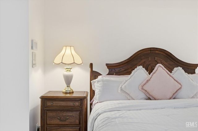 6048 River Grove Street, Bakersfield, CA 93308