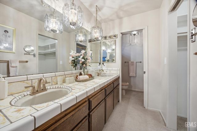 6048 River Grove Street, Bakersfield, CA 93308