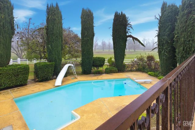 6048 River Grove Street, Bakersfield, CA 93308