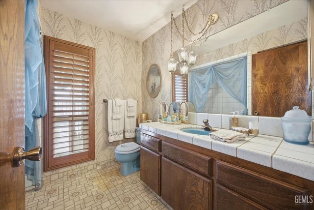 6048 River Grove Street, Bakersfield, CA 93308