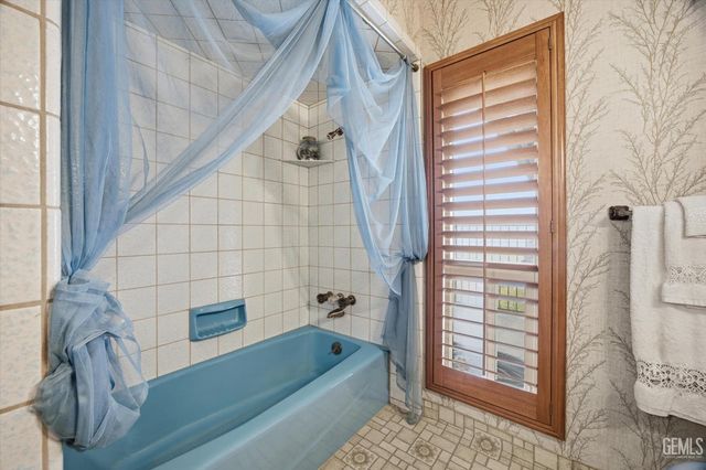 6048 River Grove Street, Bakersfield, CA 93308