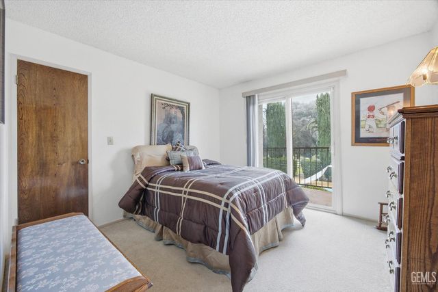 6048 River Grove Street, Bakersfield, CA 93308