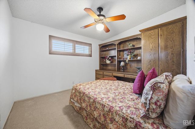 6048 River Grove Street, Bakersfield, CA 93308