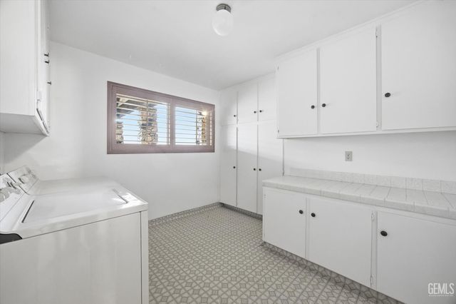 6048 River Grove Street, Bakersfield, CA 93308