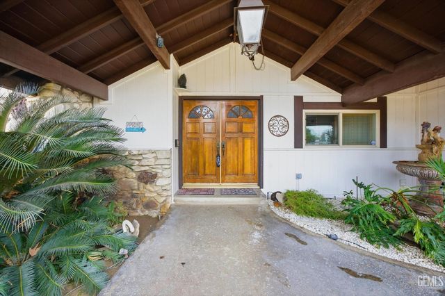 6048 River Grove Street, Bakersfield, CA 93308