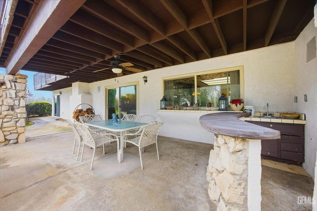 6048 River Grove Street, Bakersfield, CA 93308