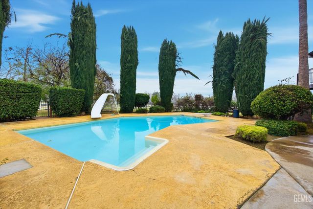 6048 River Grove Street, Bakersfield, CA 93308