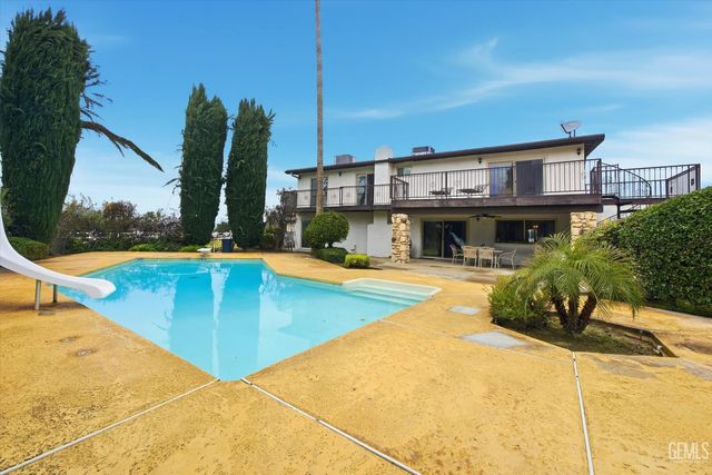 6048 River Grove Street, Bakersfield, CA 93308