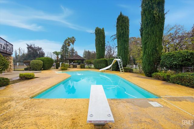 6048 River Grove Street, Bakersfield, CA 93308