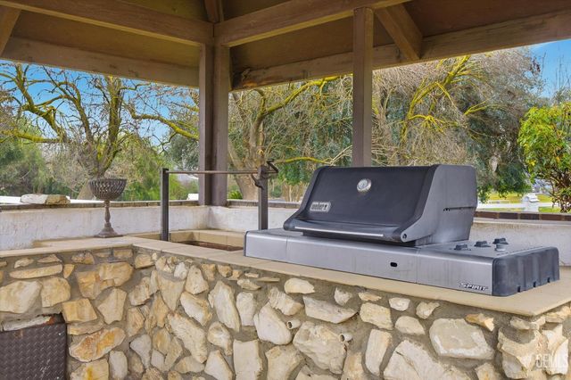 6048 River Grove Street, Bakersfield, CA 93308