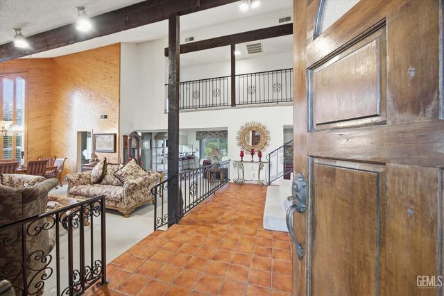 6048 River Grove Street, Bakersfield, CA 93308