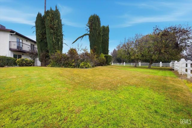 6048 River Grove Street, Bakersfield, CA 93308